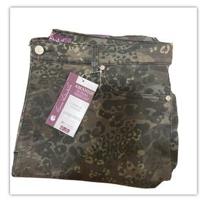 Gloria Vanderbilt Ladies Amanda Jeans 20 Average NWT Green Camo Tapered